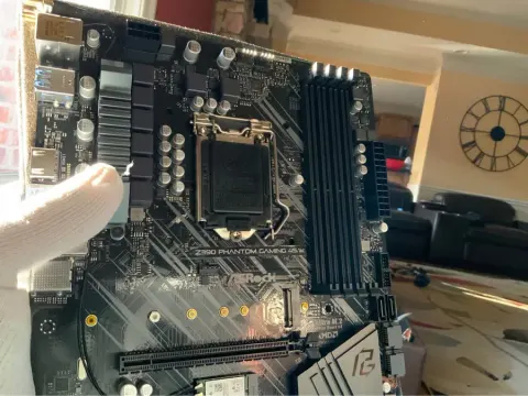 ASRock Z390 Phantom Gaming 4S/ac ATX Motherboard – LGA1151 Wi-Fi NEW / Never Used — New for $125…
