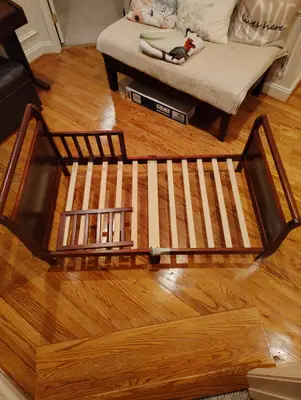 Expresso Toddler Sleigh Bed 2022 — Good for $65 (Local pickup only)