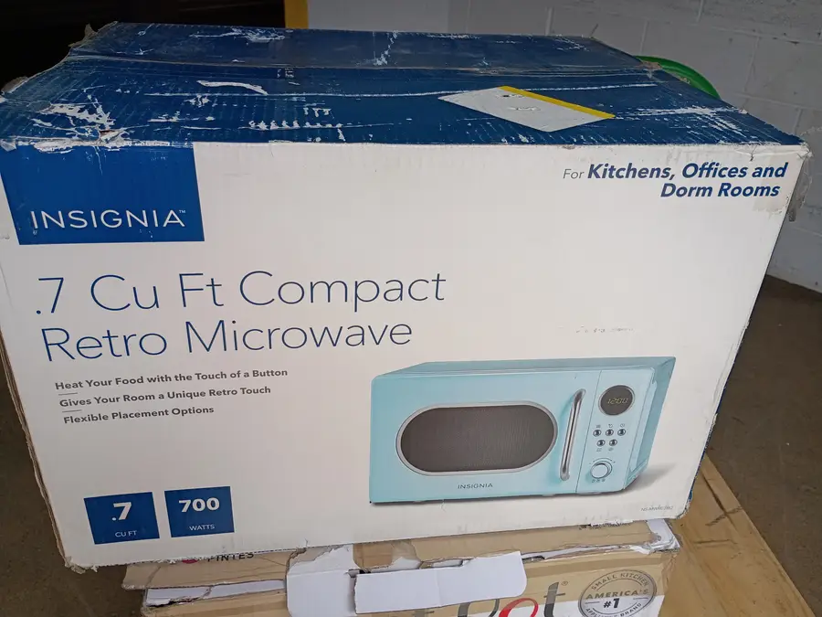 Insignia 0.7 Cu Ft Compact Retro Microwa — Like New for $30 (Shipping & local pickup)