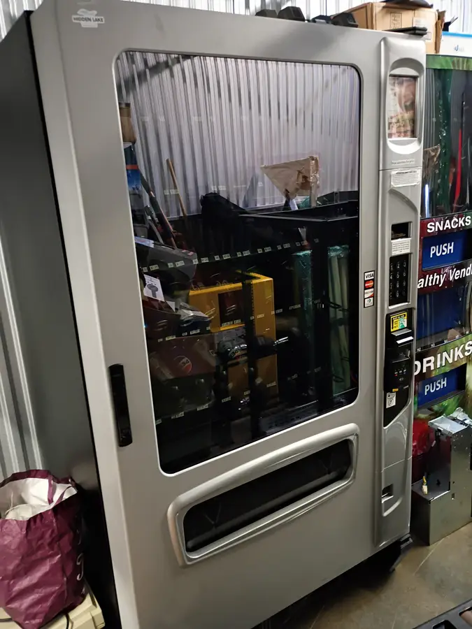 Hidden Lake Snack and Drink Vending Mach — Good for $650 (Local pickup only)